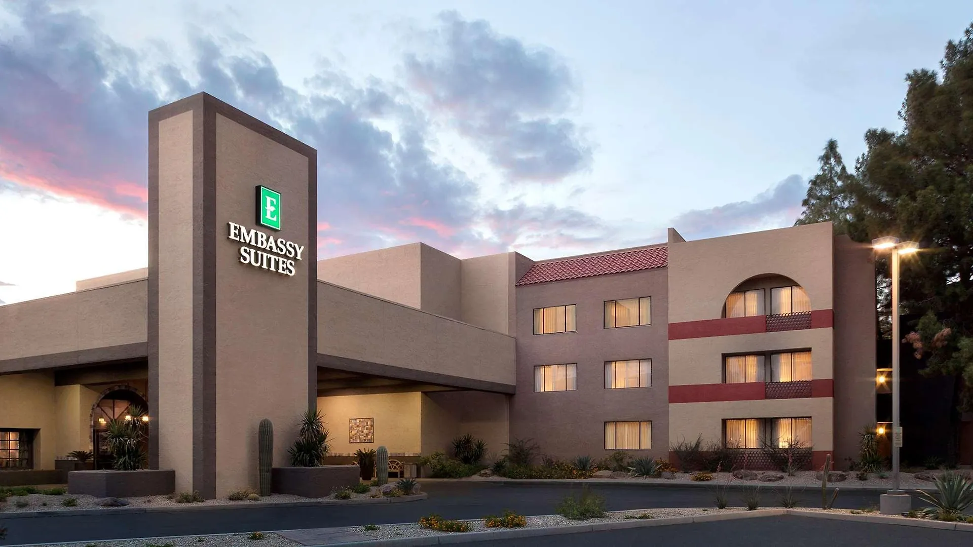 Hotel Embassy Suites By Hilton Phoenix Tempe