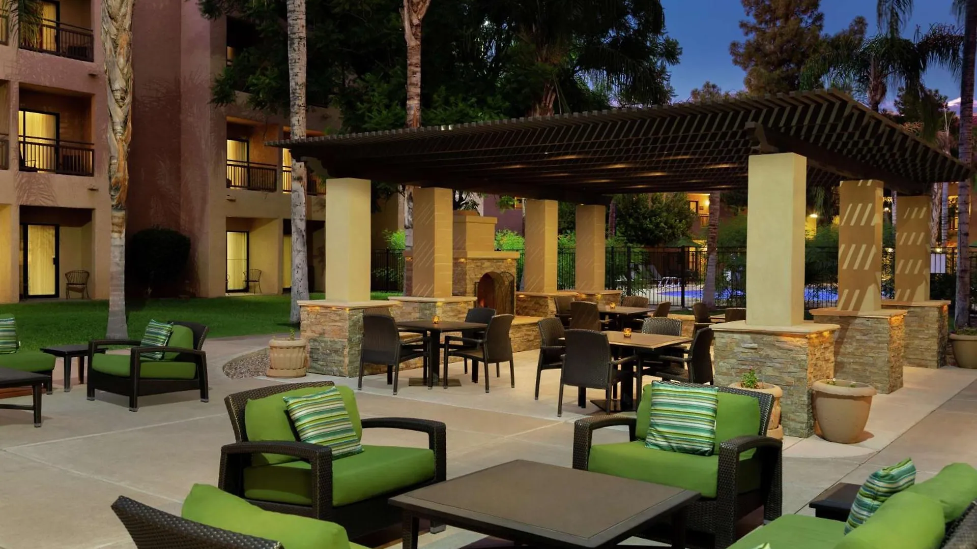 Embassy Suites By Hilton Phoenix Tempe